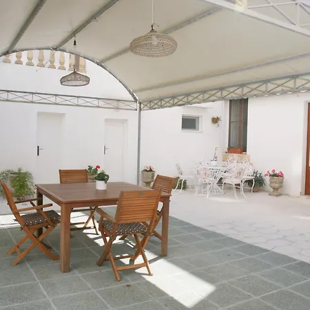 Eden Garden-historic Big House Near Sea, Holiday home Gallipoli
