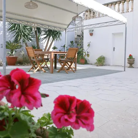 Holiday home Eden Garden-historic Big House Near Sea,