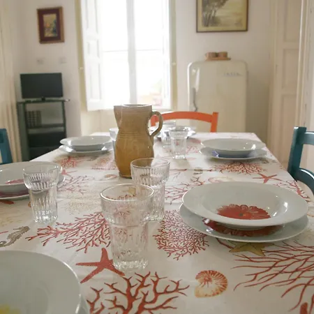 Eden Garden-historic Big House Near Sea, Holiday home