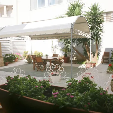 Holiday home Eden Garden-historic Big House Near Sea, *